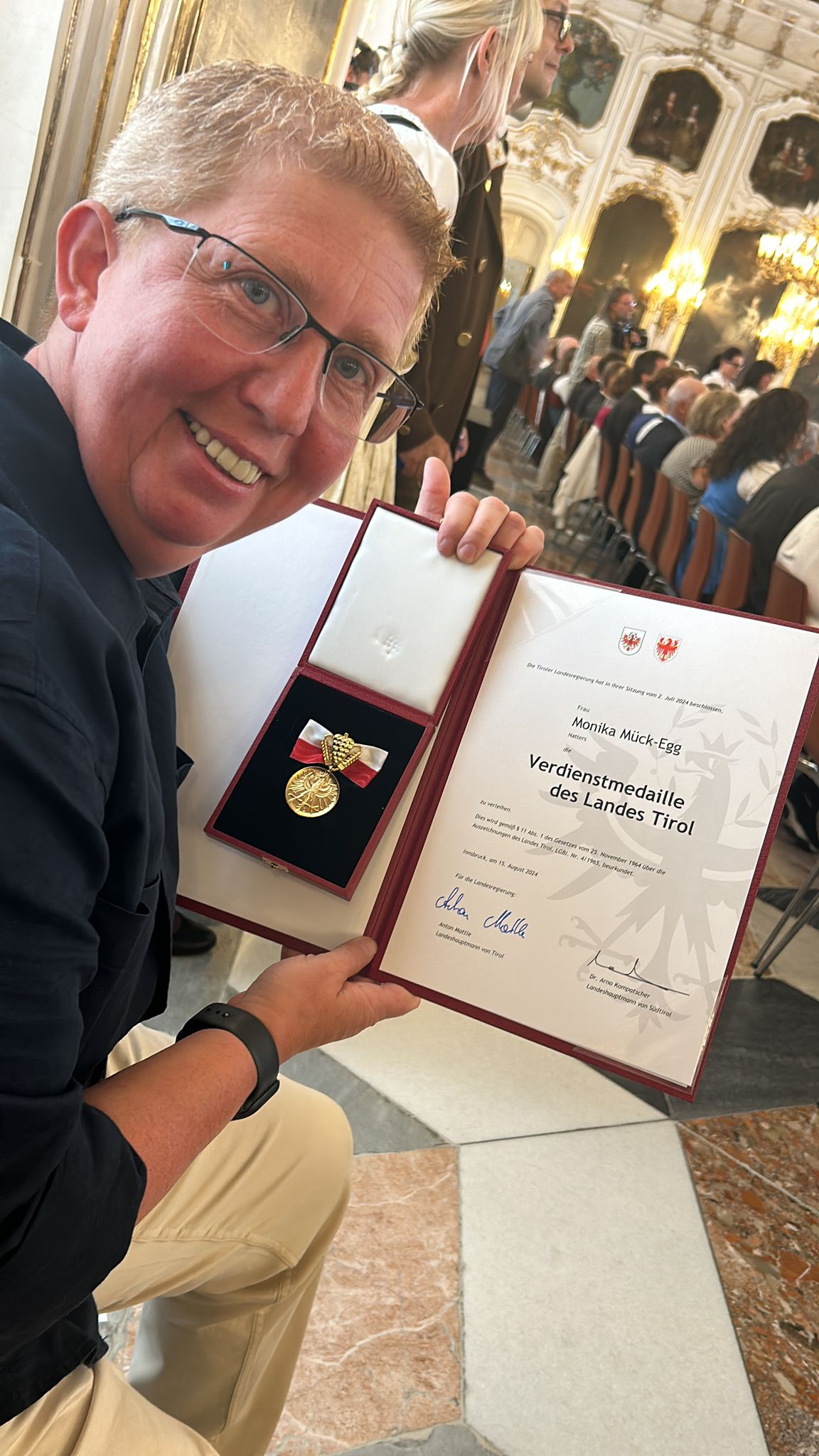 Land Tirol ehrt Frau Monika Mück-Egg: Verdienstmedaille verliehen